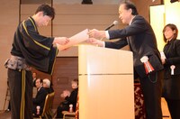 「第35回 東京書作展」で「部門特別賞」を受賞したおさる。