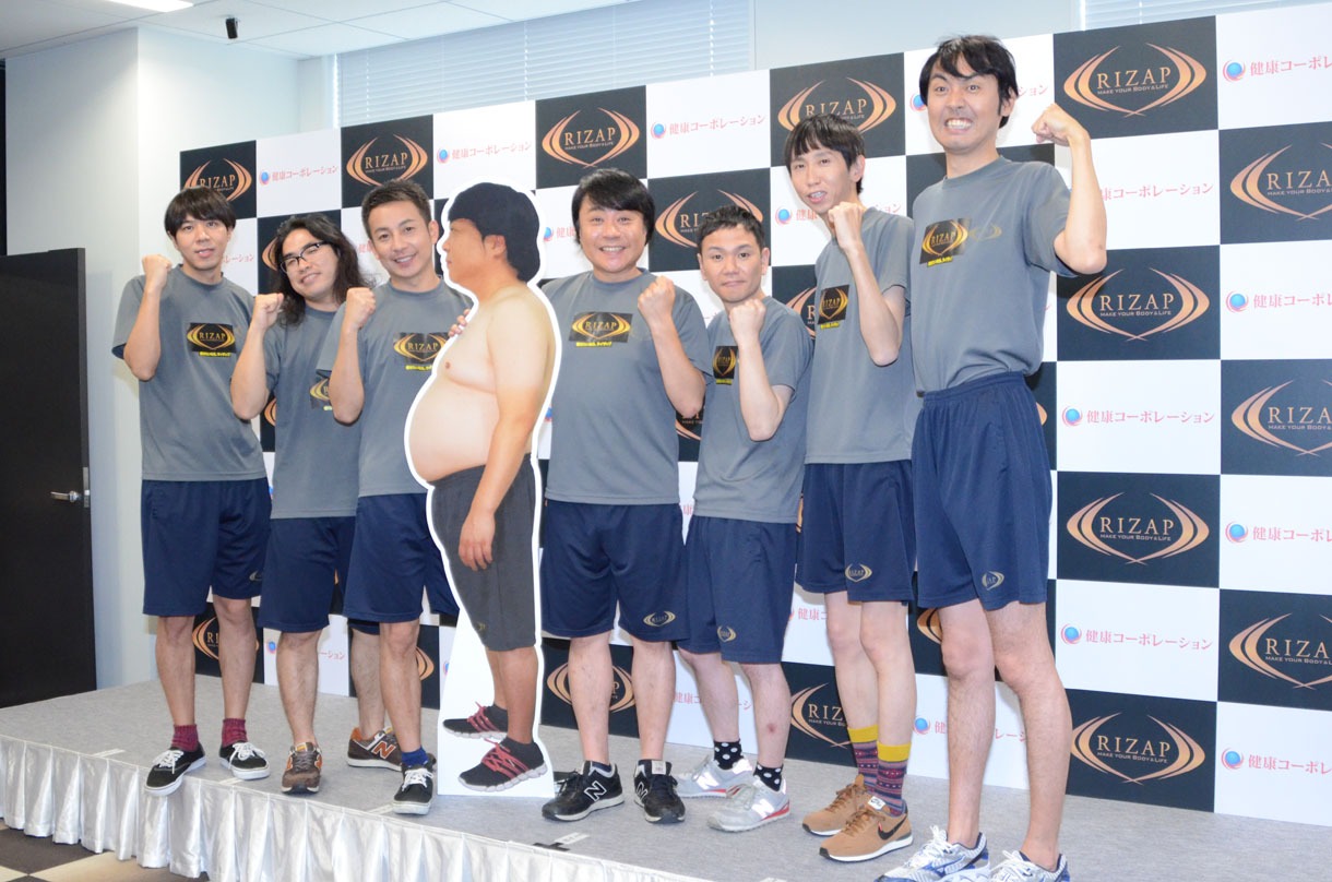 「我が家・杉山×RIZAP 公開イベント」に登場した（左から）ロッチ、我が家、アンガールズ。