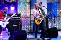 「ゴッドタン 第11回 芸人マジ歌選手権」の一場面。(c)テレビ東京