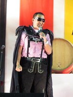 オープニングセレモニーに登場した蝶野正洋。妻がドイツ人。