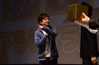 キャラクターデザインを担当しているJUN OSONは、プレゼント抽選会のコーナーに登場。