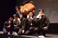 イベント「かよチュー秋の全校集会!! in ユナイテッド・シネマ豊洲」後の集合写真。なすなかにし那須は「ムチウチの男前」スタイル。