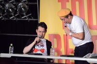 遅刻しないために「俺の部屋集合にして」と言う設楽は、日村に「カイザー」と呼ばれる。