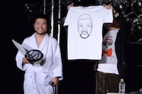 会場限定でシャワー兄弟・宮嵜Tシャツが販売された。