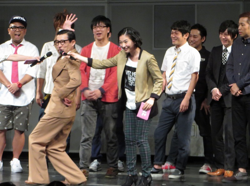 イワイガワ・ジョニ男の「ZIP！ショック」でライブがスタート。