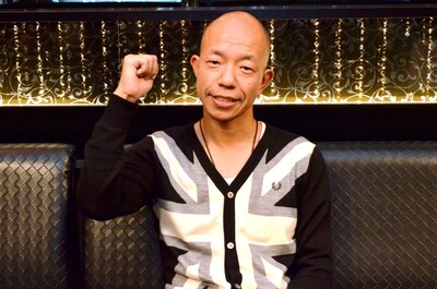 新番組「モテるの法則」でMCを務めるバイきんぐ小峠。