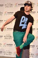 パンツと靴下の色を合わせるジャングルポケット斉藤。