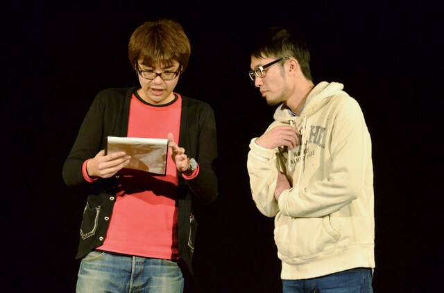 「お笑いバトルロワイヤル！2～事務所対抗タッグマッチ～」でMCを務めるスパローズ。