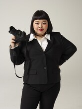 プラチナイト木曜ドラマ「慰謝料弁護士～あなたの涙、お金に変えましょう～」出演の渡辺直美。(c)ytv