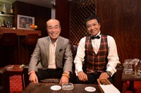 「志村けんのPee TV ～美女とヤリたい▽なコト～」（▽はハートマーク）に出演する志村けんと中山秀征。