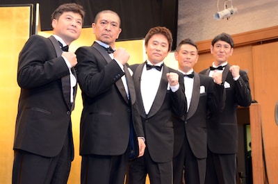 記者会見で「ダウンタウンのガキの使いやあらへんで!! ダウンタウンの大晦日スペシャル!! 『絶対に笑ってはいけない地球防衛軍24時！』」について語った（左から）月亭方正、ダウンタウン、ココリコ。