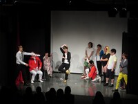 先輩・篠宮の見本シェー。