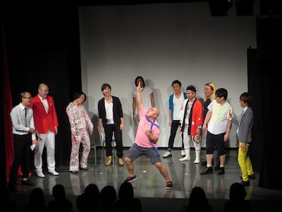 東京・松竹芸能 新宿角座にて開催された新ライブ「ノーセンスライト」。優勝はキューティー上木。