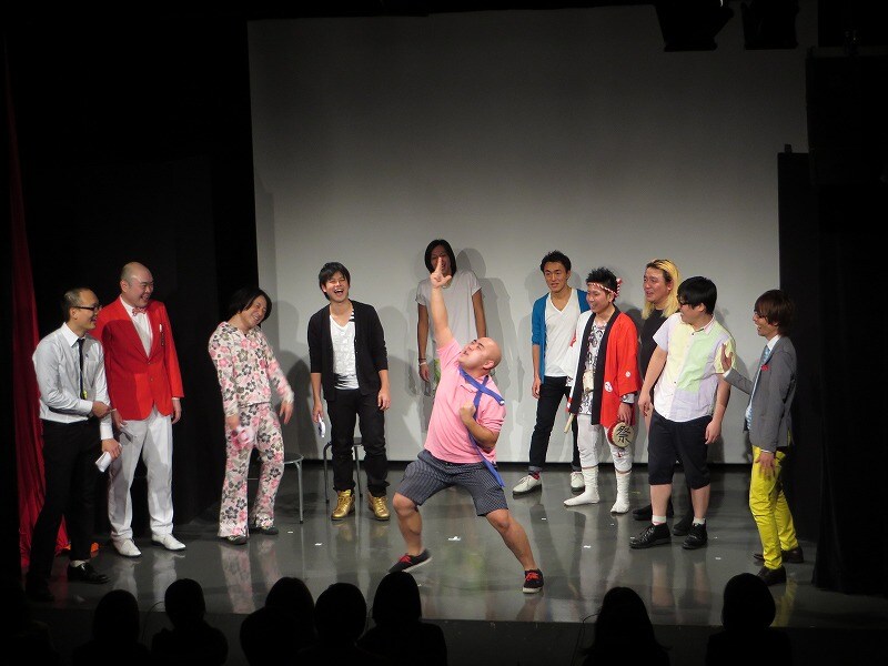 東京・松竹芸能 新宿角座にて開催された新ライブ「ノーセンスライト」。優勝はキューティー上木。