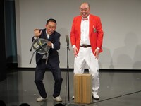 かねきよと武井の漫才。「女っっつーのは」という歌詞だけでどぶろっくの「女っつーのは」を歌い切った。