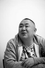 「お笑いラジオの時間」に登場する松村邦洋。