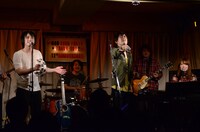 「AMEMIYA レコ発ワンマン2013『AMEふぇす』～歌ネタとマジ歌の祭典～」の様子。