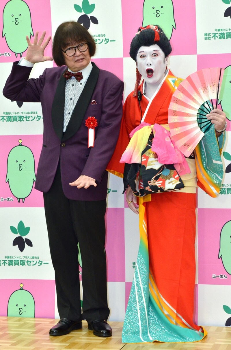 「第1回不満チャリティープロジェクト」記者発表会に出演した、コウメ太夫(右)と、大木凡人(左)。