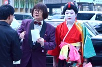 大木凡人（左）、コウメ太夫（右）。