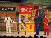 吉本新喜劇「年末ジャンボ！3人が行く」(c)吉本興業