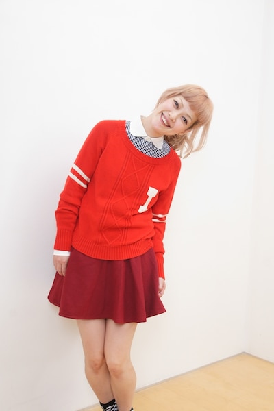 BeeTVおよびdビデオ powered by BeeTV「海外セレブ御用達プライベートシェフの スゴ技満載! かんたん美人レシピ」MCの松嶋尚美。