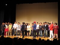 「太田プロライブ月笑2013 クライマックスシリーズ」エンディングの様子。