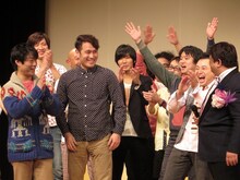 年間ランキング6位のインスタントジョンソン。エンディングでは、スギ。の結婚を祝ってゆうぞうから「おめでとちゃーん」。