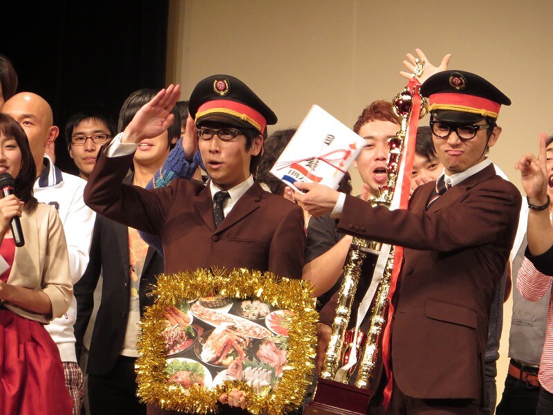 「太田プロライブ月笑2013 クライマックスシリーズ」で優勝したダーリンハニー。