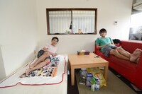 ジャングルポケット太田と同居しているバース近藤。「よしもと若手芸人 THE ROOM2」撮影：榎本靖史（STUDIO ROCKet）