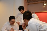 特集記事「FKD48流Live'Spotのススメ」撮影中の様子。