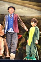 木梨憲武（左）と、鈴木福。