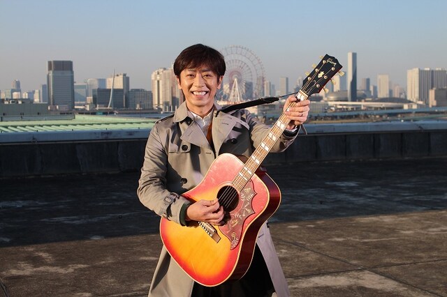 「歌うBAILAキャンペーン」お台場のスタジオ屋上で熱唱する後藤。