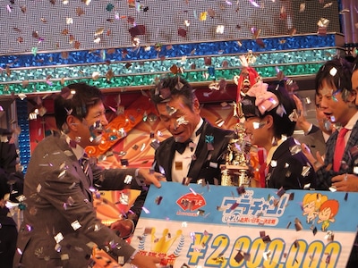 関根勤と間寛平から祝福されるたかまつなな。