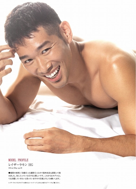 「バディ」2014年2月号（テラ出版）誌面のレイザーラモンHG。