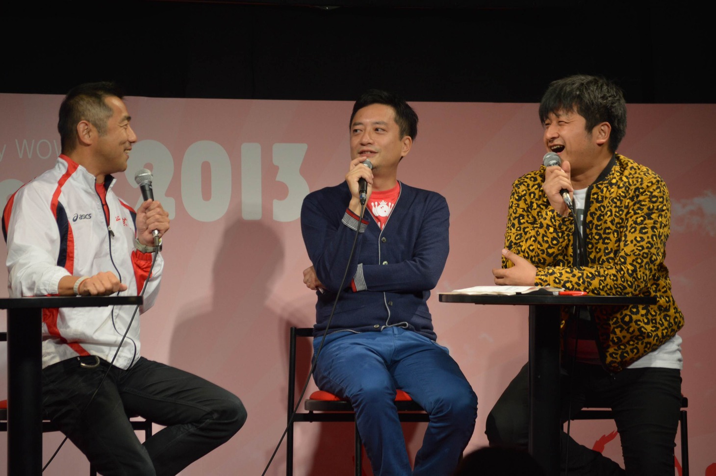森脇健児（左）が登場した「大谷天明」。