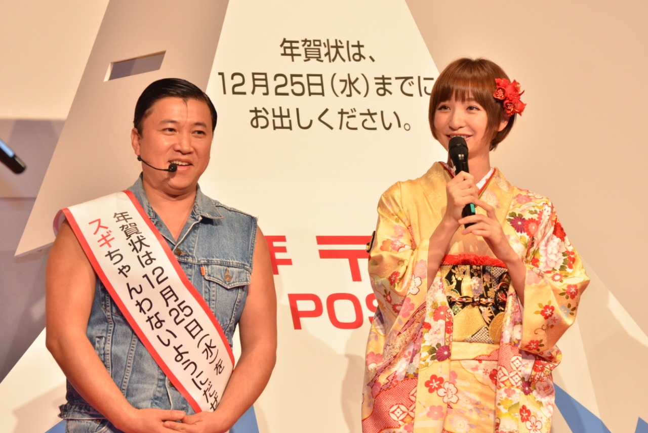 スギちゃんと篠田麻理子（左から）。