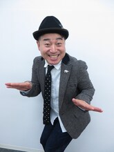 第1子が生まれ喜びの報告をしたインスタントジョンソン・ゆうぞう。