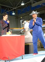 「プレーンズ」ジャパンプレミアに、サプライズゲストとして登場した山口智充（右）と瑛太。