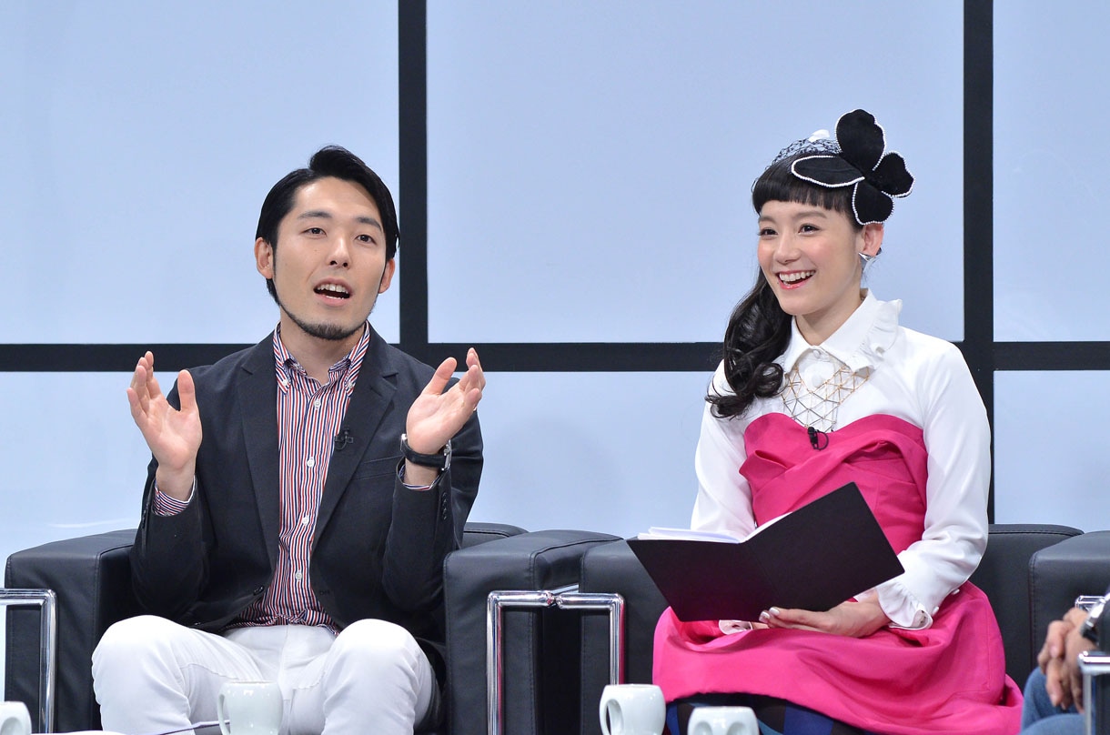 MCのオリラジ中田、篠原ともえ。(c)MBS