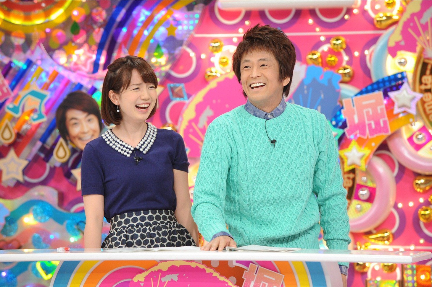 ネプチューン堀内（右）と、弘中綾香テレビ朝日アナウンサー（左）。(c)テレビ朝日