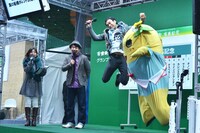 イベント中、頻繁に飛び跳ねていたペナルティ・ワッキー（右から2人目）と、ふなっしー（右端）。