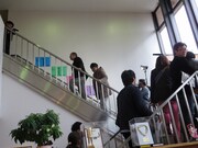 テレ玉社内のロケに出かける千鳥一行。