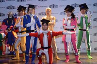 「頭脳戦隊ハイIQ」を結成した（左から）田畑藤本・田畑、あわよくば西木、田畑藤本・藤本、相席スタート山崎、フレミング宮本。ロザン宇治原は長官役。