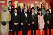 木村祐一、映画「ジャッジ！」舞台挨拶でチャドのサポート