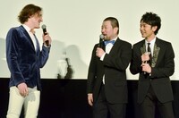 （左から）チャド・マレーン、木村祐一、妻夫木聡。