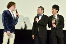 （左から）チャド・マレーン、木村祐一、妻夫木聡。