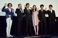 舞台挨拶の一場面。