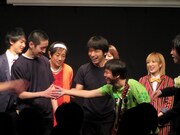 この日の二大巨頭と言われた、ケジタン土居とインタレスティングタケシが握手。