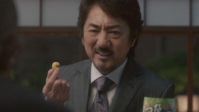 新CM「わかってない」篇で笑福亭鶴瓶と共演する市村正親。