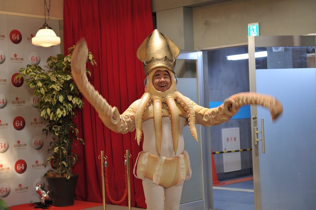 「LIFE！～人生に捧げるコント～」のドランクドラゴン塚地演じるイカ大王。(c)NHK